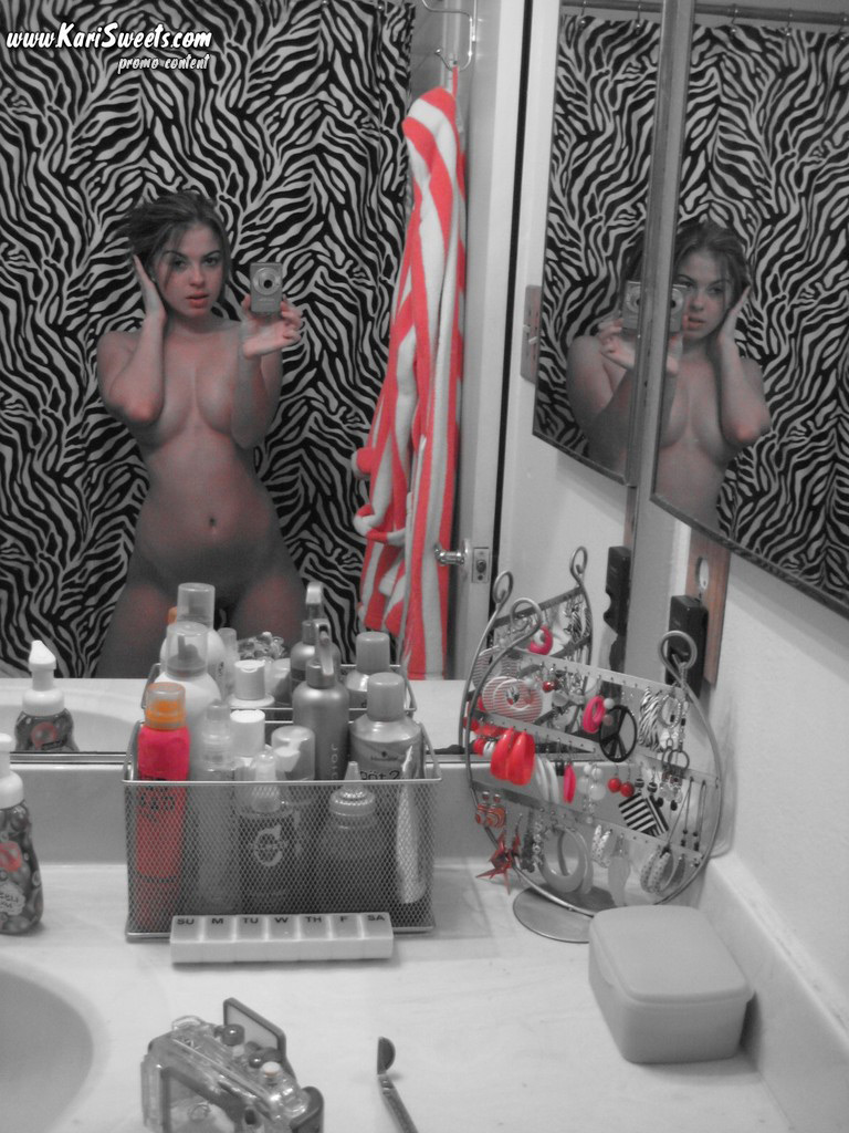 Kari Sweets Naked In Mirror GirlzNation