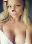 Madden teases with these 4th july slefies where she appears to have a play with her pussy